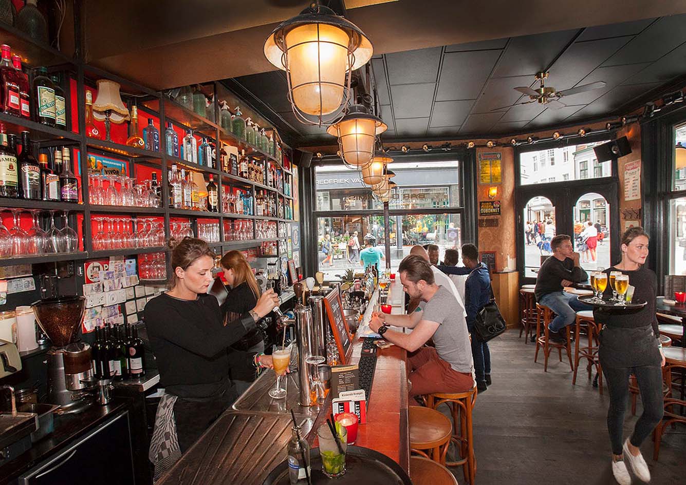 Exploration Nocturne à Linz : Bars Trendy et Cafés Accueillants